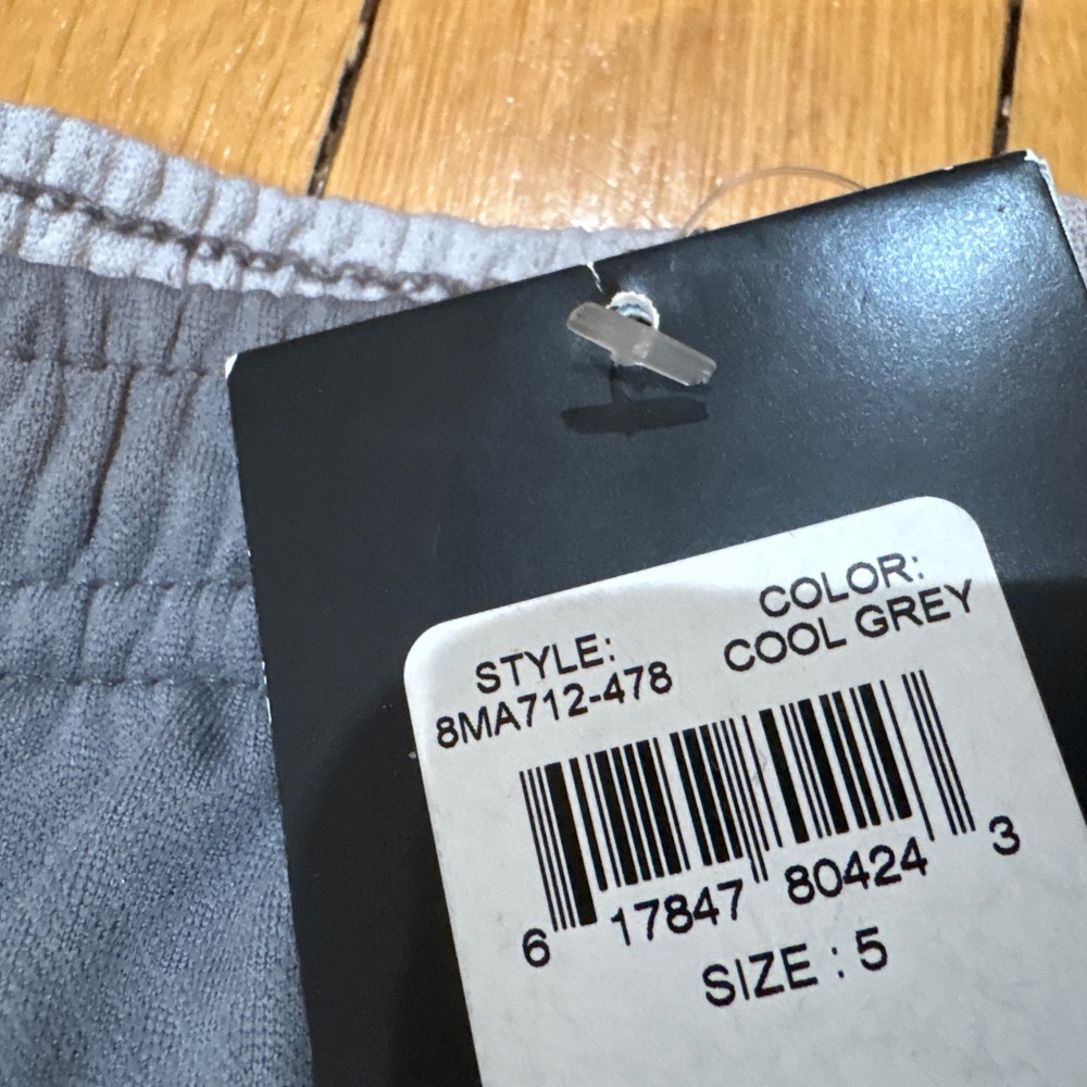 Boys Nike Shorts Size 5 New With Tags - Picture 2 of 2